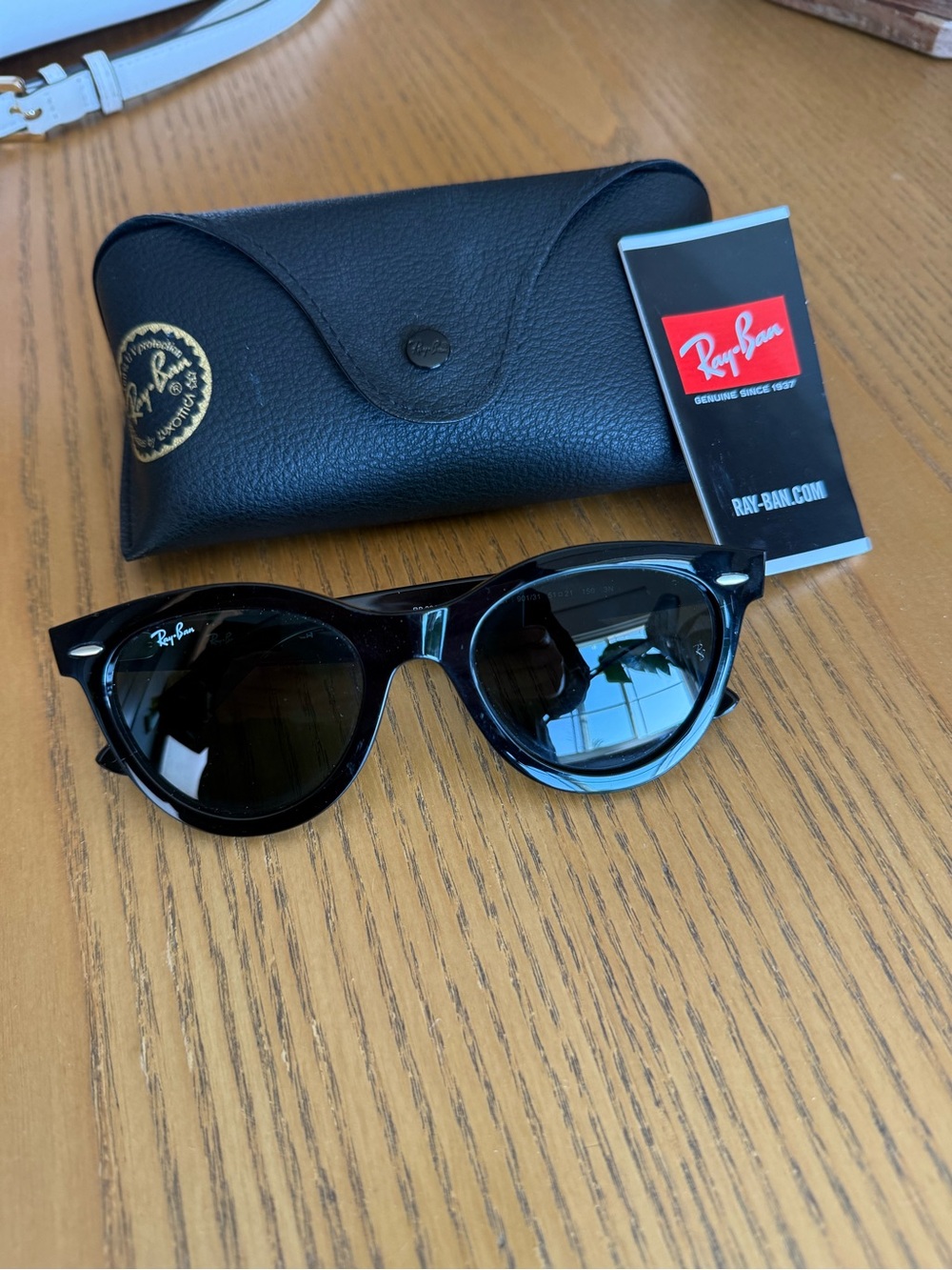 Ray-Ban Black Round Wayfarer Style Sunglasses for Men